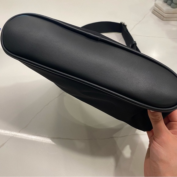 NWOT shoulder fabric baguette bag - Picture 8 of 8